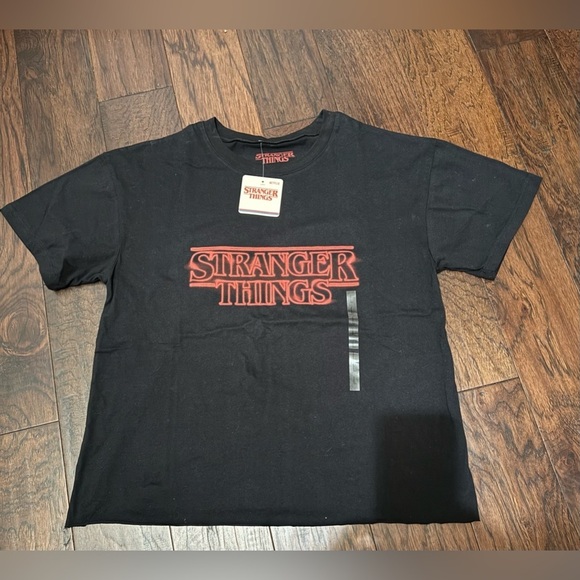 🍃NWT Netflix Stranger Things Short Sleeve Dark Gray T-Shirt Unisex Size Large - Picture 1 of 6